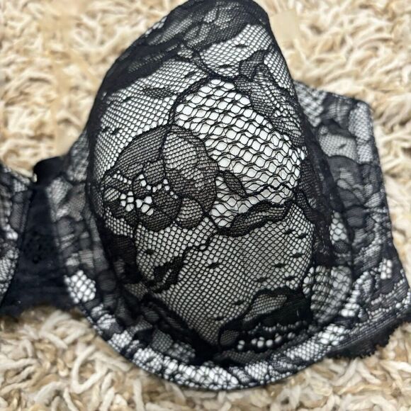 Victoria’s Secret Biofit Multiway Bra 32DD - Picture 2 of 6